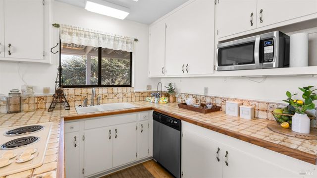 1104 Birch Dr, Petaluma, CA 94952