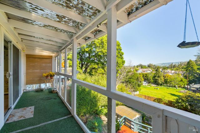 1104 Birch Dr, Petaluma, CA 94952