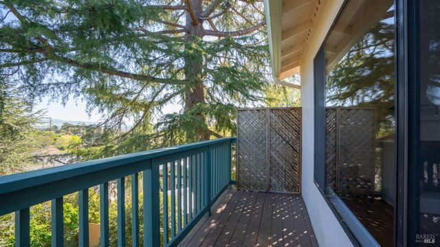 1104 Birch Dr, Petaluma, CA 94952