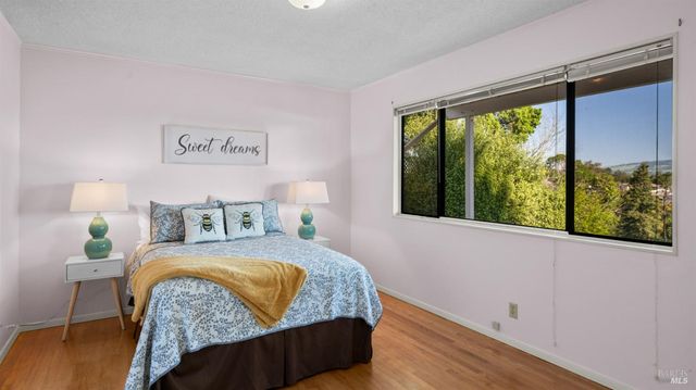 1104 Birch Dr, Petaluma, CA 94952