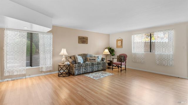 1104 Birch Dr, Petaluma, CA 94952