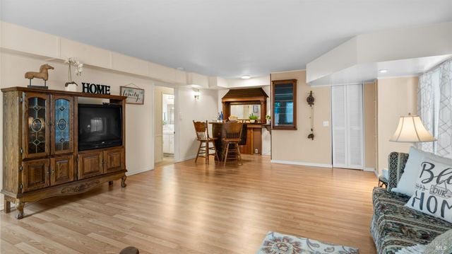 1104 Birch Dr, Petaluma, CA 94952