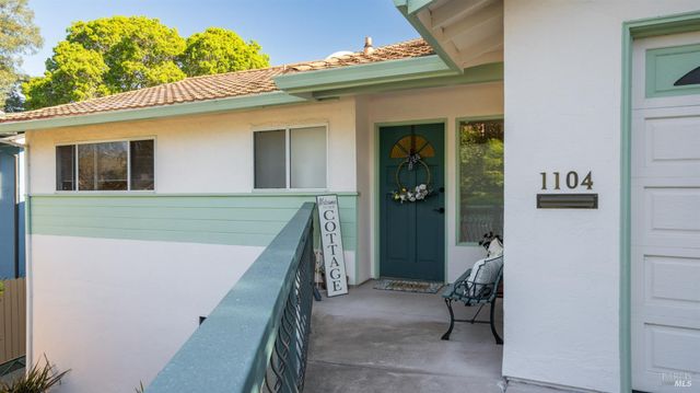 1104 Birch Dr, Petaluma, CA 94952