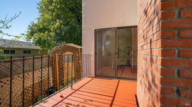 1104 Birch Dr, Petaluma, CA 94952