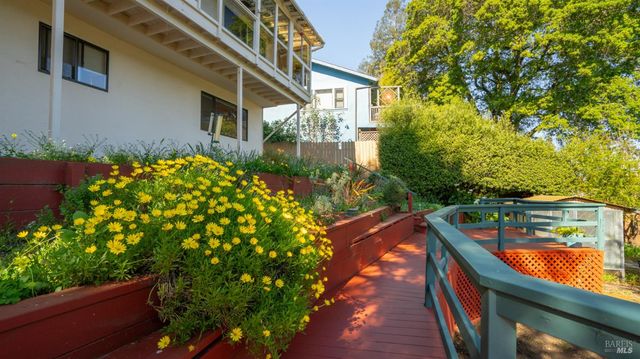 1104 Birch Dr, Petaluma, CA 94952