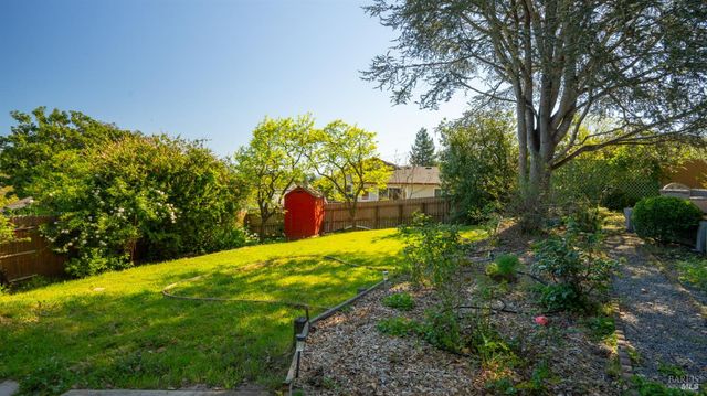 1104 Birch Dr, Petaluma, CA 94952