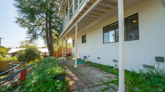 1104 Birch Dr, Petaluma, CA 94952