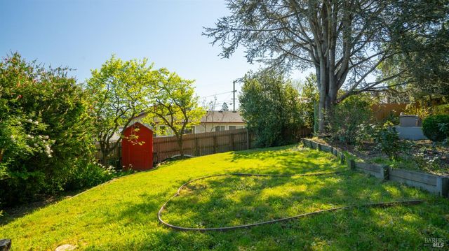 1104 Birch Dr, Petaluma, CA 94952