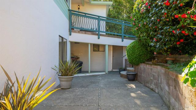 1104 Birch Dr, Petaluma, CA 94952