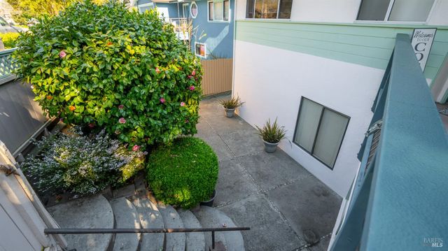 1104 Birch Dr, Petaluma, CA 94952