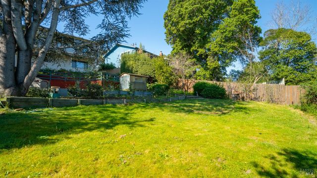 1104 Birch Dr, Petaluma, CA 94952