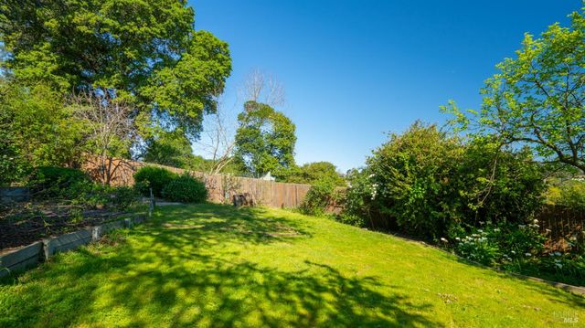 1104 Birch Dr, Petaluma, CA 94952