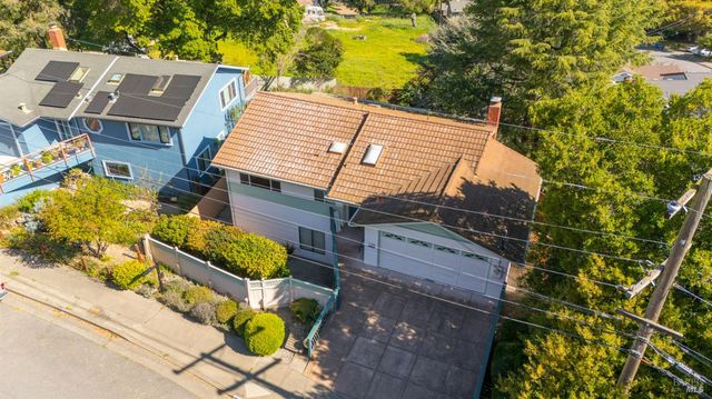 1104 Birch Dr, Petaluma, CA 94952