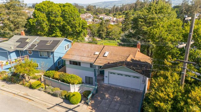 1104 Birch Dr, Petaluma, CA 94952