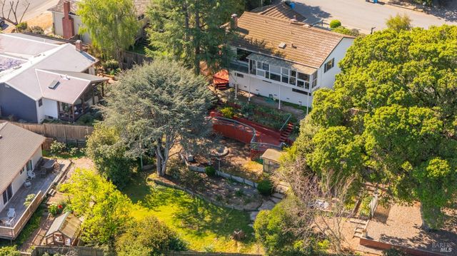 1104 Birch Dr, Petaluma, CA 94952