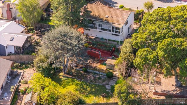 1104 Birch Dr, Petaluma, CA 94952