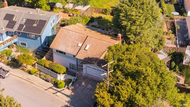 1104 Birch Dr, Petaluma, CA 94952