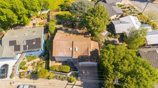 1104 Birch Dr, Petaluma, CA 94952