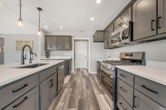 5165 Greyson Heights Drive, Auburn, IN 46706