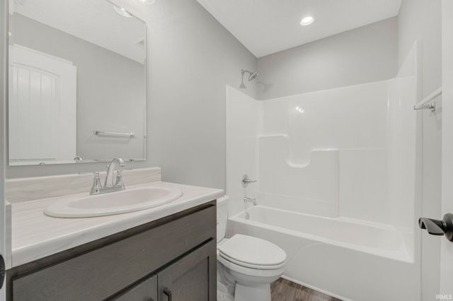 5165 Greyson Heights Drive, Auburn, IN 46706