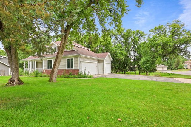 1903 Meadowrose Boulevard, Saint Cloud, MN 56301