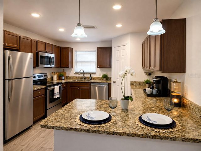 11617 GROVEWOOD AVENUE, Thonotosassa, FL 33592