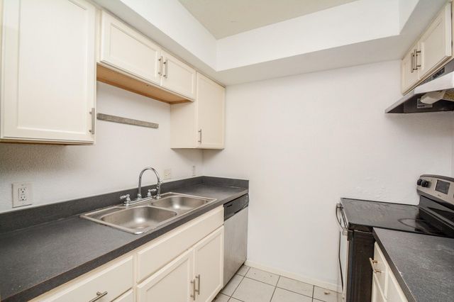 1116 Murrayhill Drive 8, Houston, TX 77043