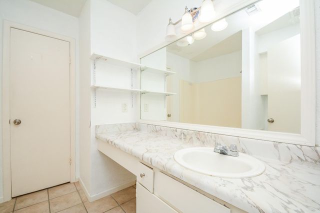 1116 Murrayhill Drive 8, Houston, TX 77043