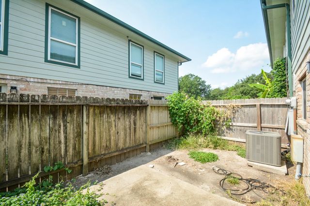 1116 Murrayhill Drive 8, Houston, TX 77043