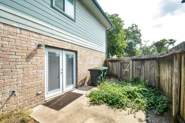 1116 Murrayhill Drive 8, Houston, TX 77043