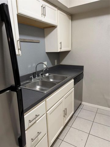 1116 Murrayhill Drive 8, Houston, TX 77043