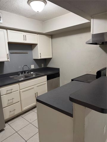 1116 Murrayhill Drive 8, Houston, TX 77043