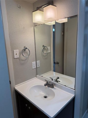1116 Murrayhill Drive 8, Houston, TX 77043