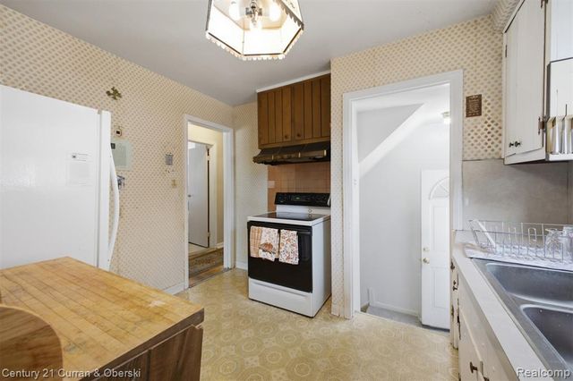 9864 Quandt Avenue, Allen Park, MI 48101