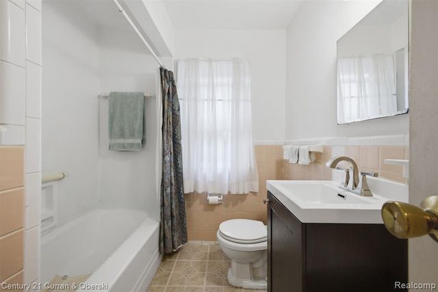 9864 Quandt Avenue, Allen Park, MI 48101
