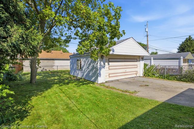 9864 Quandt Avenue, Allen Park, MI 48101