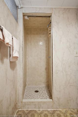 9864 Quandt Avenue, Allen Park, MI 48101