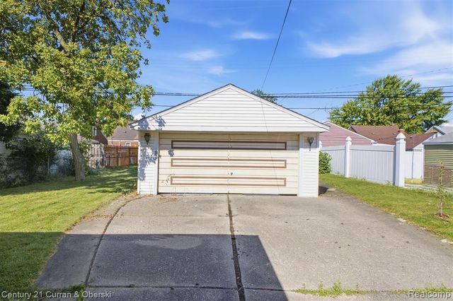 9864 Quandt Avenue, Allen Park, MI 48101