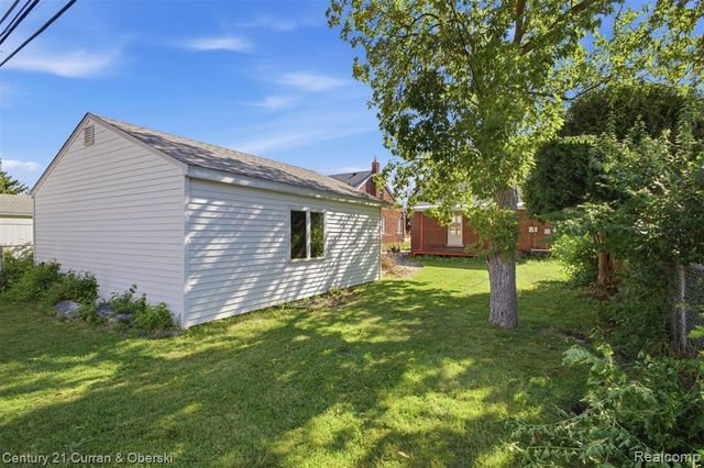 9864 Quandt Avenue, Allen Park, MI 48101