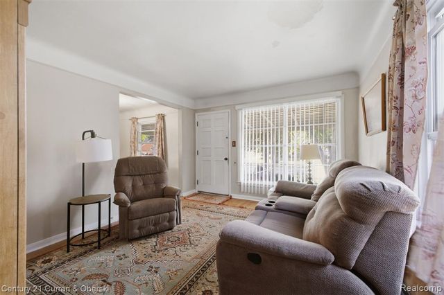 9864 Quandt Avenue, Allen Park, MI 48101