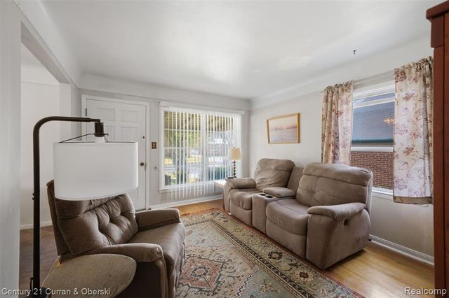 9864 Quandt Avenue, Allen Park, MI 48101