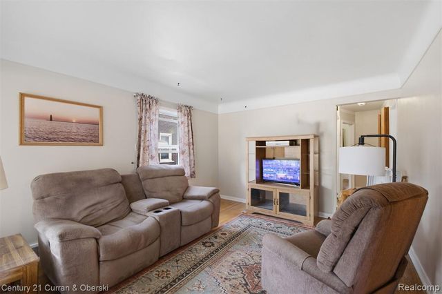 9864 Quandt Avenue, Allen Park, MI 48101