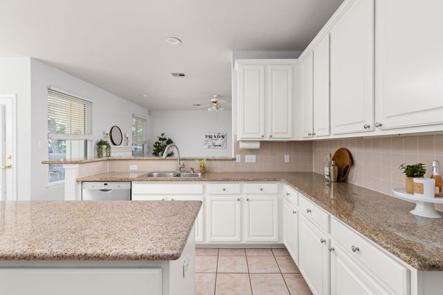 8017 Luling LN, Austin, TX 78729