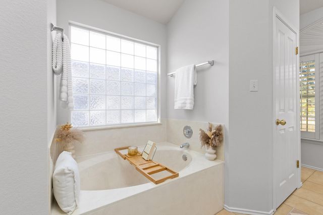 8017 Luling LN, Austin, TX 78729