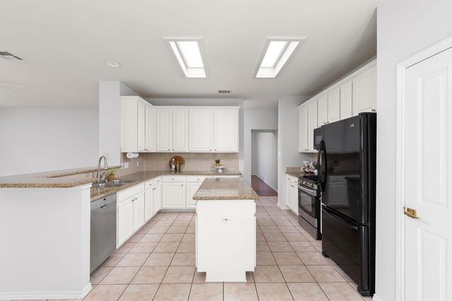 8017 Luling LN, Austin, TX 78729