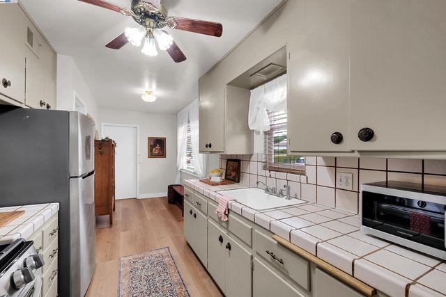 15835 Via Seco, San Lorenzo, CA 94580