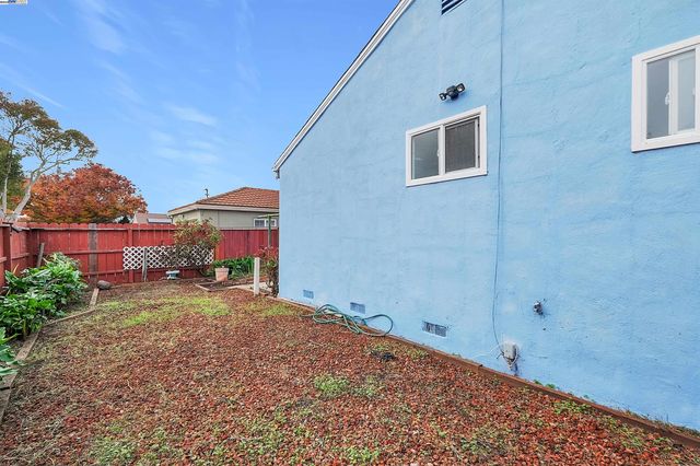 15835 Via Seco, San Lorenzo, CA 94580
