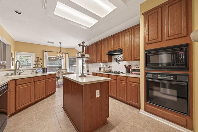 4018 Copper Creek, Baytown, TX 77521