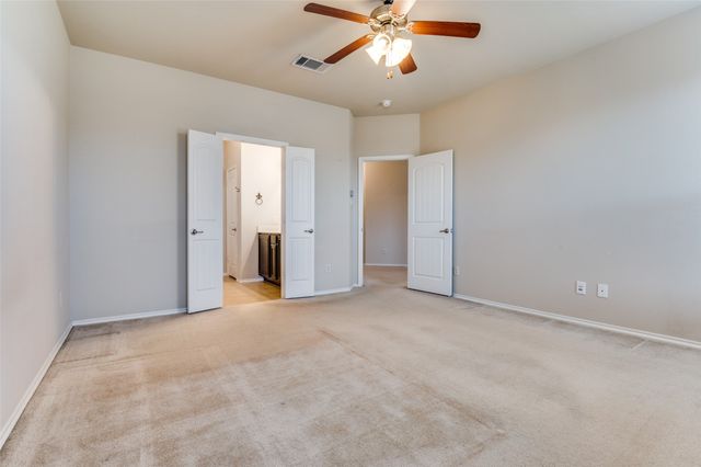 2017 Carriage Road, Heartland, TX 75126