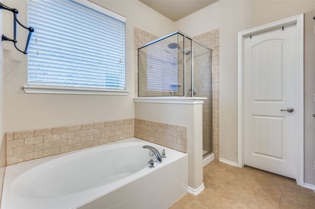 2017 Carriage Road, Heartland, TX 75126